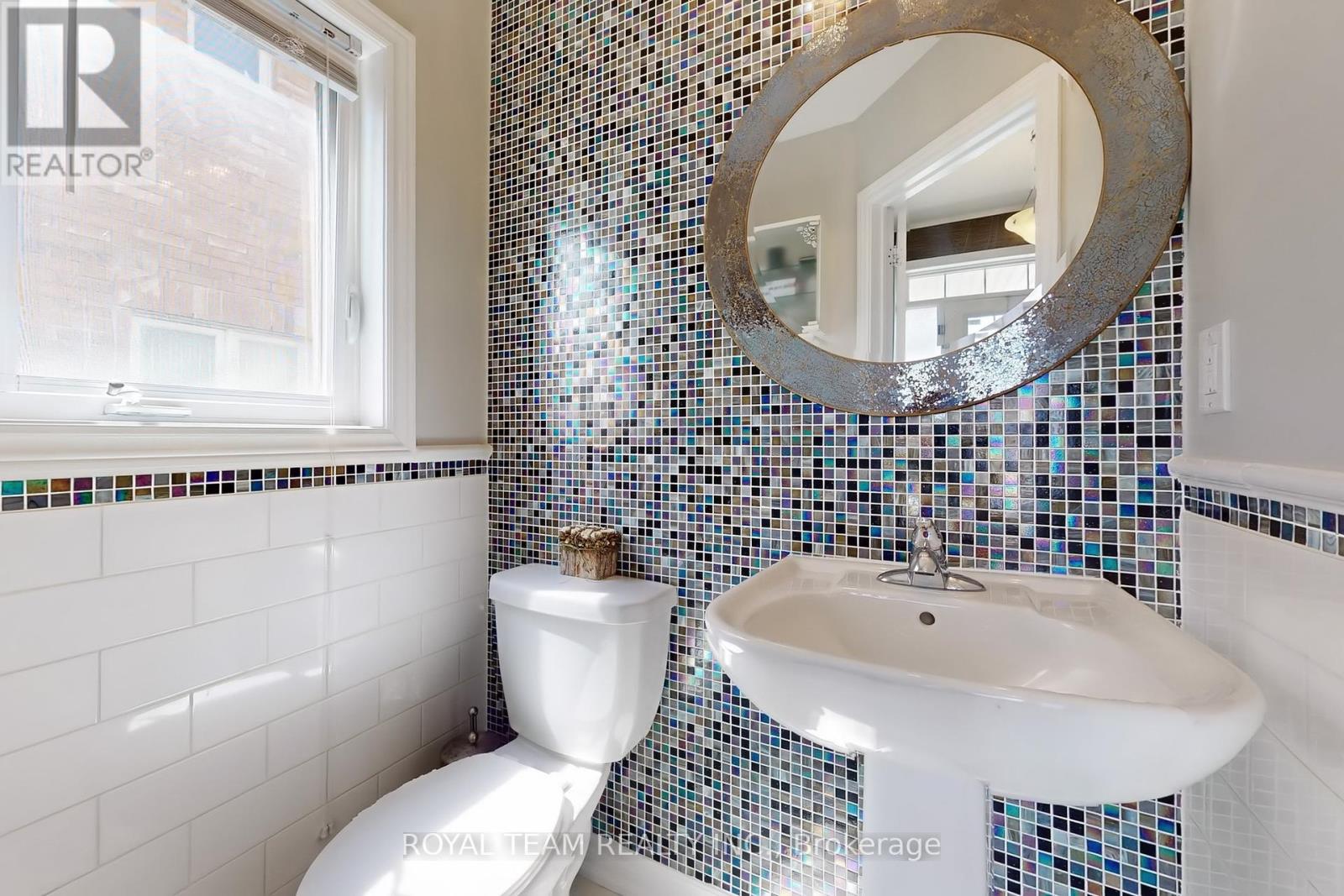 12 Luisa Street, Bradford West Gwillimbury, Ontario  L3Z 0P2 - Photo 6 - N12459379