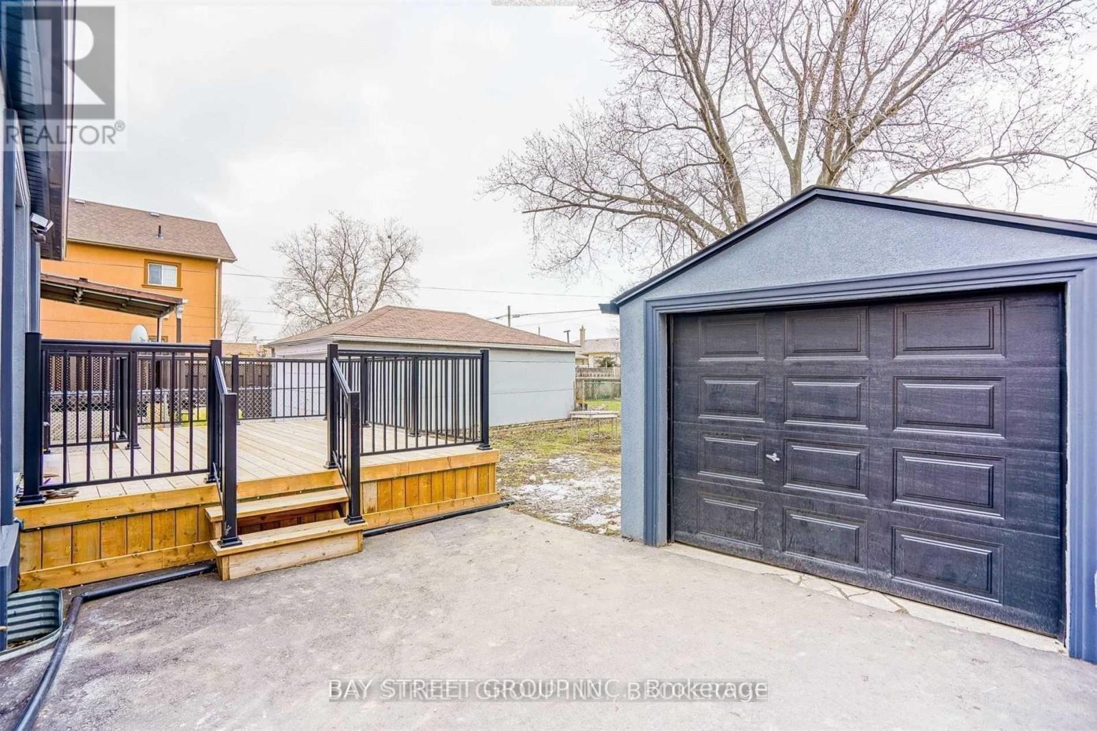 168 Regent Road, Toronto, Ontario  M3K 1H7 - Photo 29 - W12459375