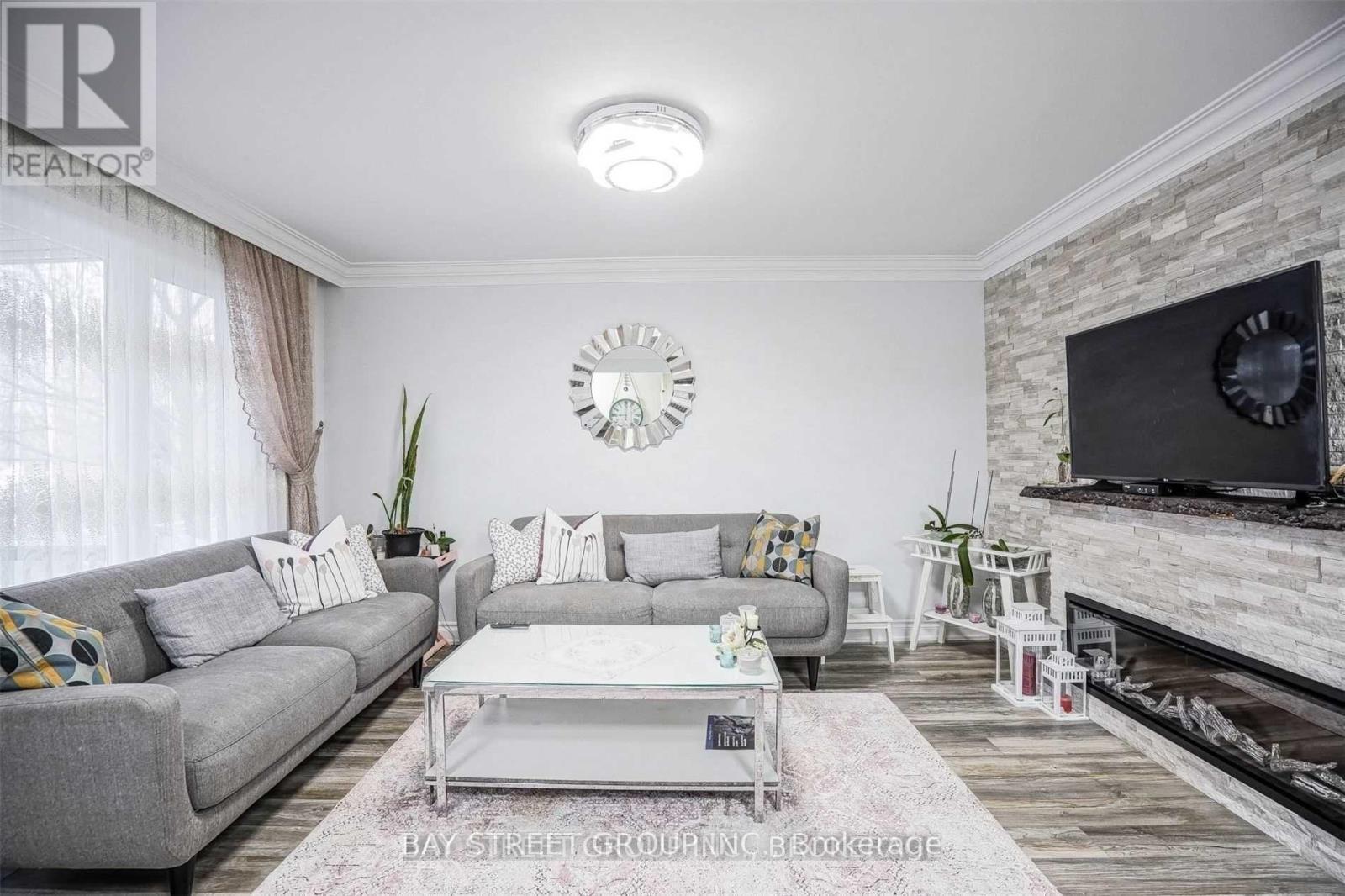 168 Regent Road, Toronto, Ontario  M3K 1H7 - Photo 4 - W12459375