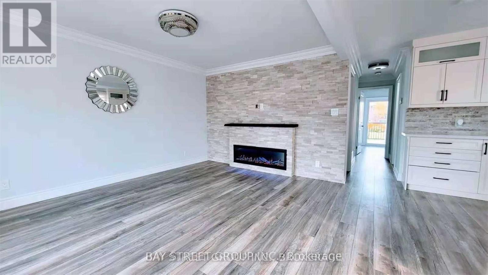 168 Regent Road, Toronto, Ontario  M3K 1H7 - Photo 7 - W12459375