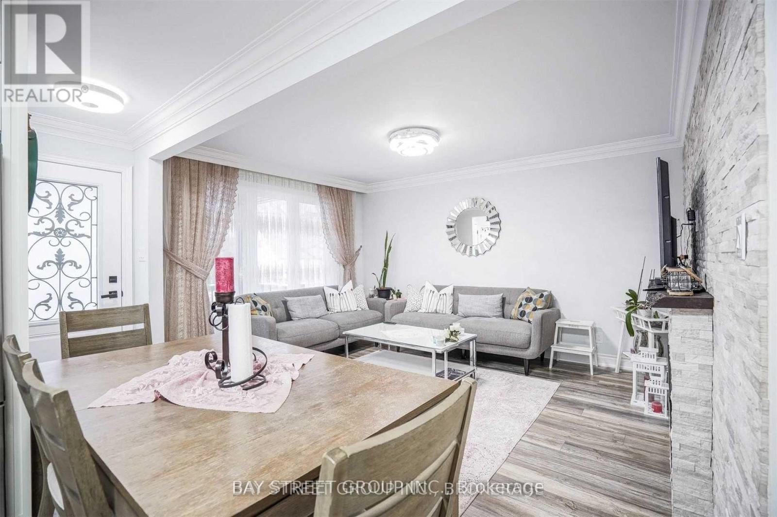 168 Regent Road, Toronto, Ontario  M3K 1H7 - Photo 8 - W12459375