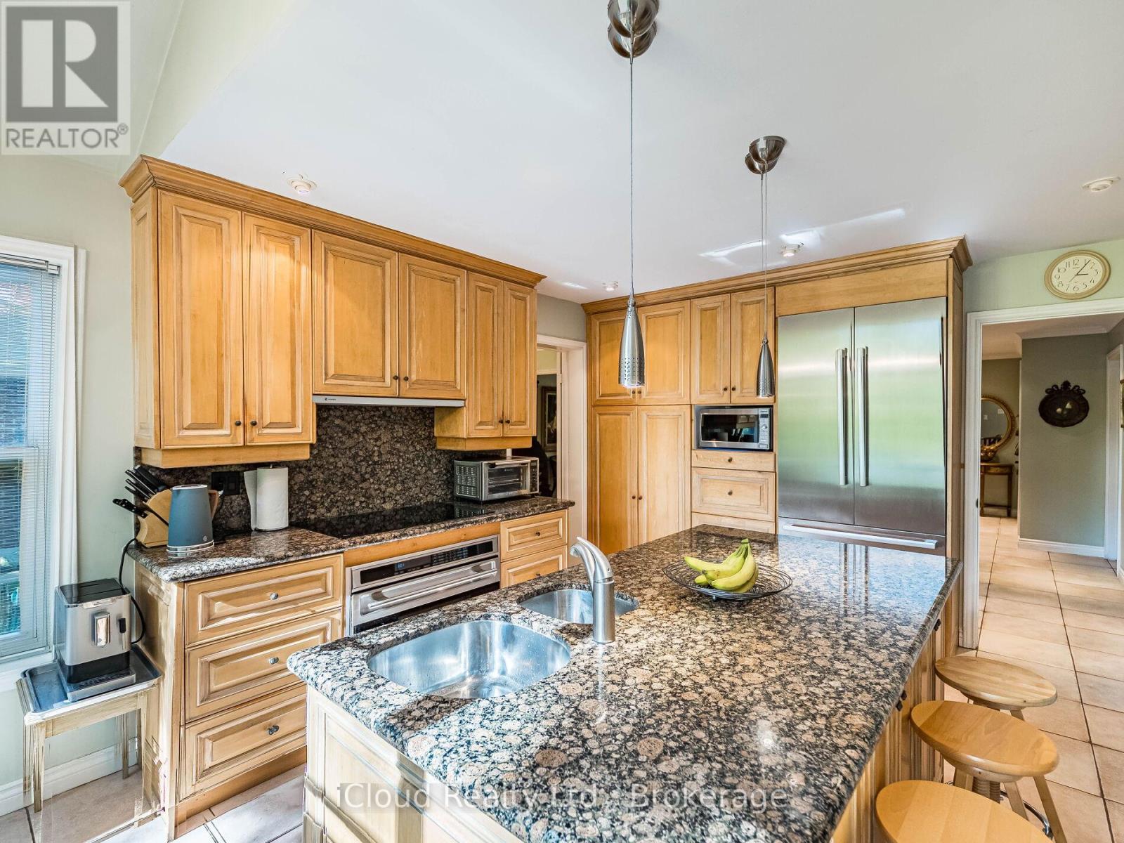 1529 Ballyclare Drive, Mississauga, Ontario  L5C 1J4 - Photo 20 - W12459378