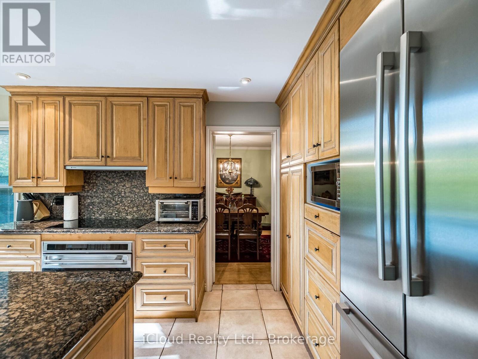 1529 Ballyclare Drive, Mississauga, Ontario  L5C 1J4 - Photo 22 - W12459378