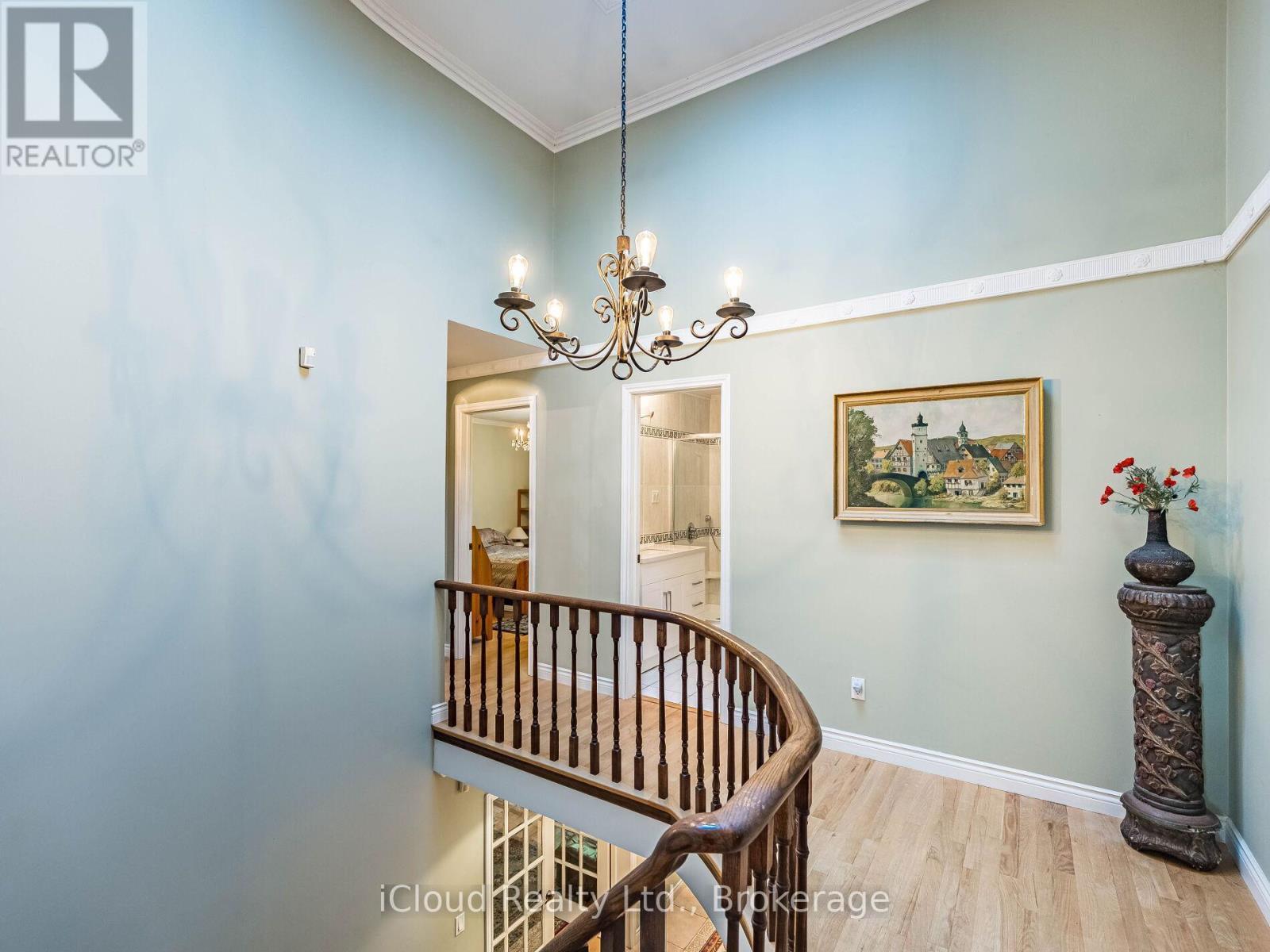 1529 Ballyclare Drive, Mississauga, Ontario  L5C 1J4 - Photo 29 - W12459378