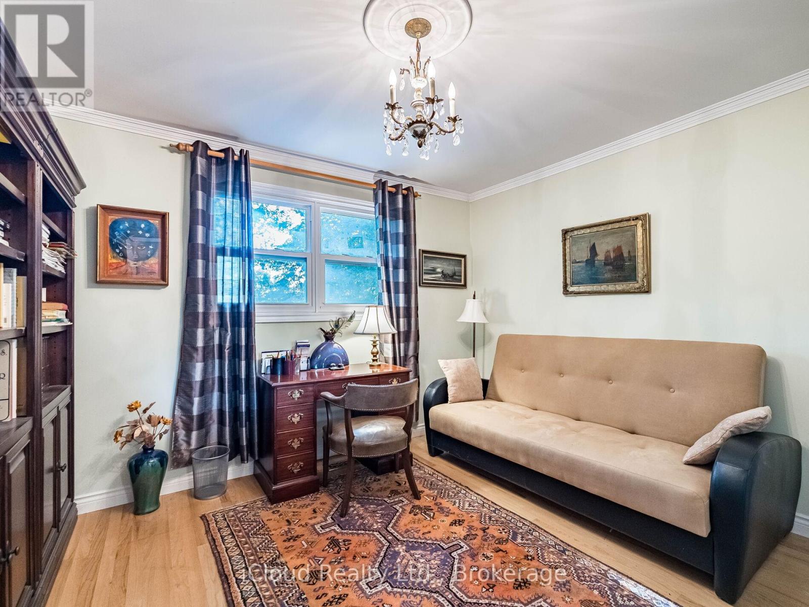 1529 Ballyclare Drive, Mississauga, Ontario  L5C 1J4 - Photo 35 - W12459378