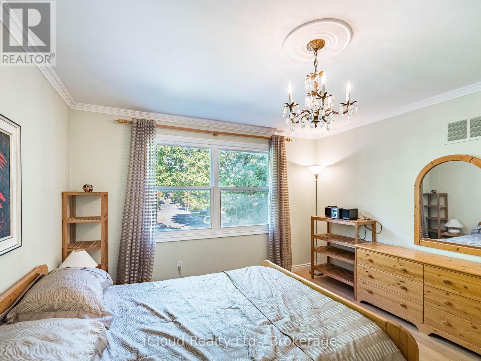 1529 Ballyclare Drive, Mississauga, Ontario  L5C 1J4 - Photo 40 - W12459378