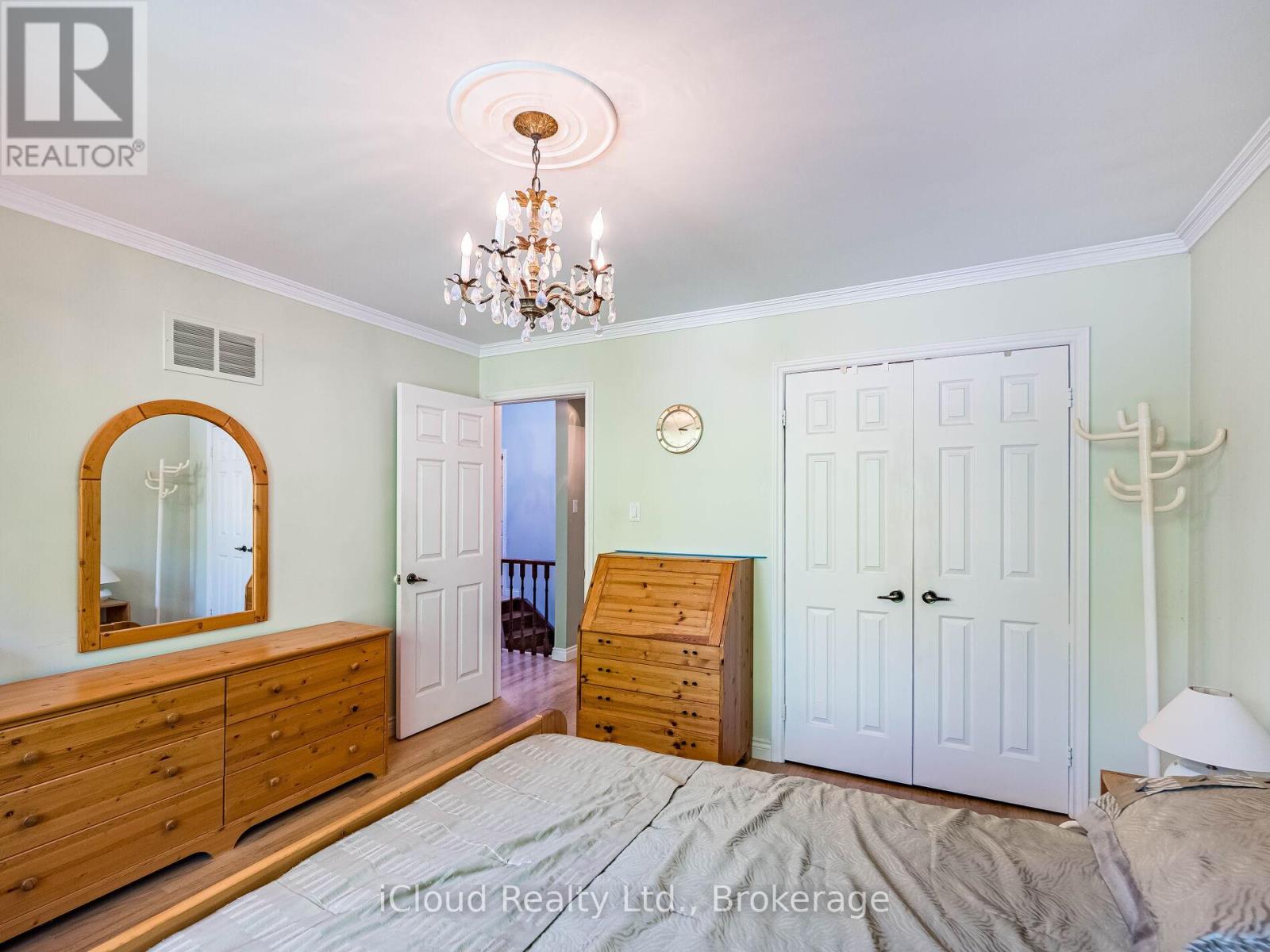 1529 Ballyclare Drive, Mississauga, Ontario  L5C 1J4 - Photo 41 - W12459378