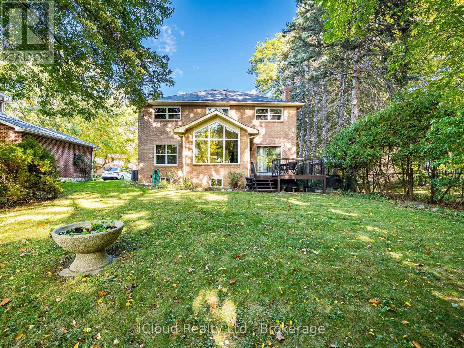 1529 Ballyclare Drive, Mississauga, Ontario  L5C 1J4 - Photo 49 - W12459378