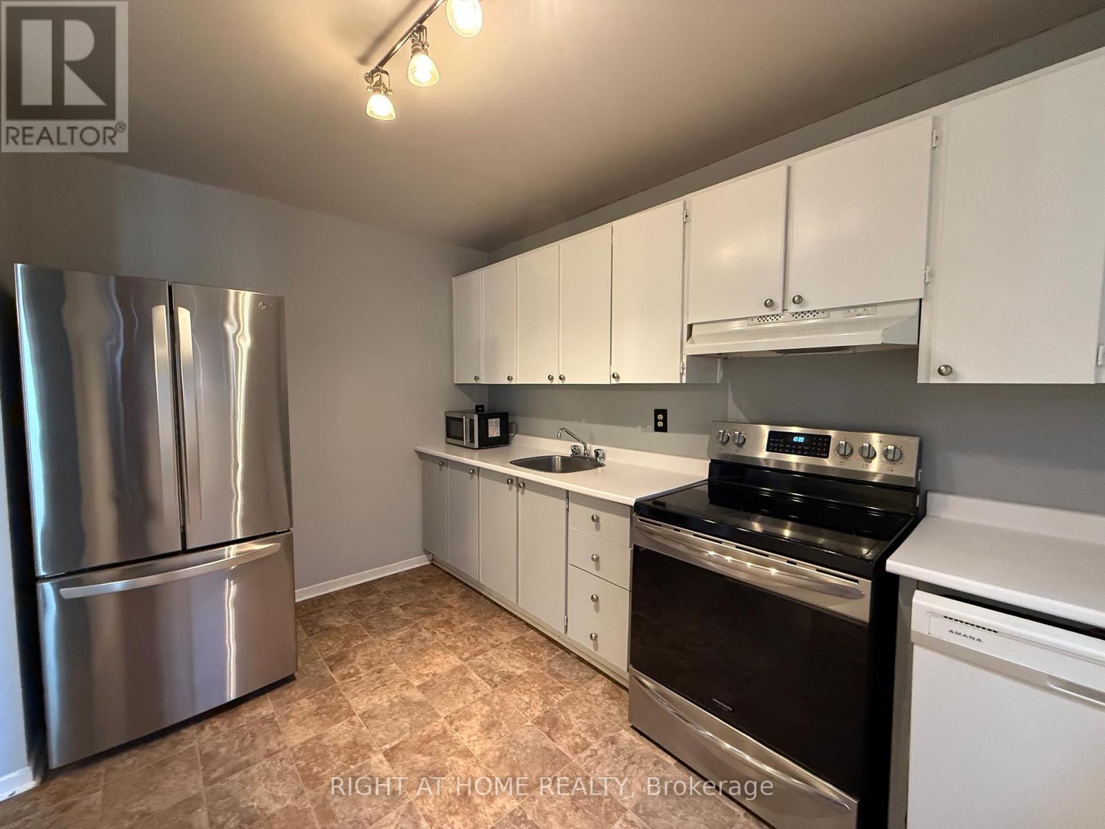 3110 Quail Drive, Ottawa, Ontario  K1T 1V1 - Photo 3 - X12304040
