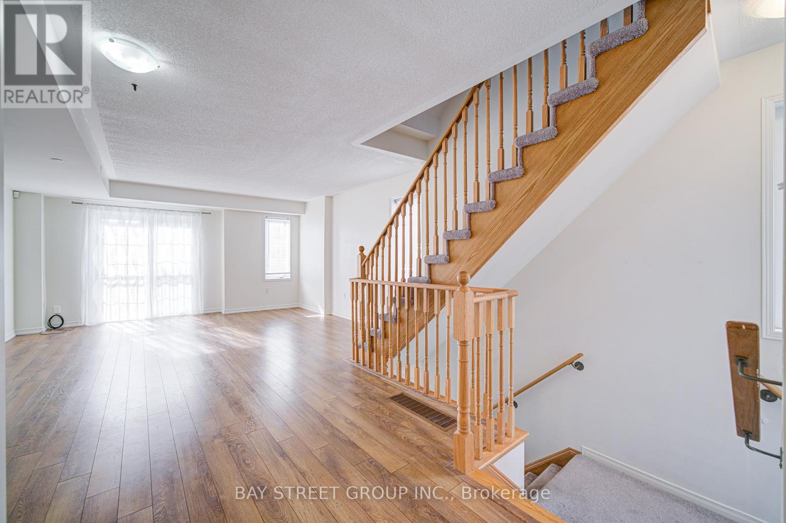 2653 Eaglesham Path, Oshawa, Ontario  L1L 0M7 - Photo 9 - E12459146