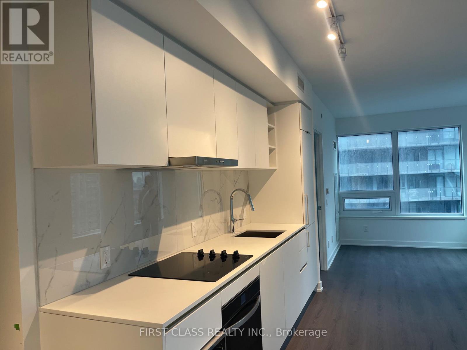 2016 - 8 WELLESLEY STREET W, Toronto, Ontario