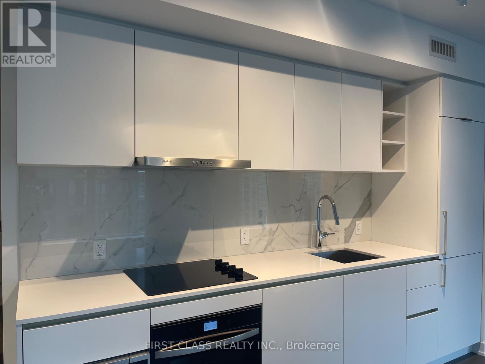 2016 - 8 Wellesley Street W, Toronto, Ontario  M4Y 0J5 - Photo 2 - C12459385