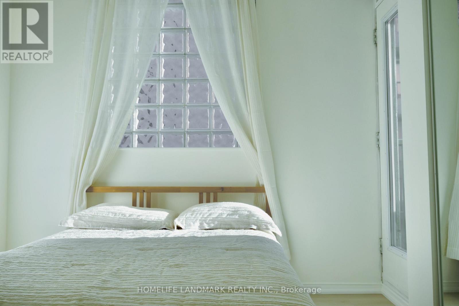 2205 - 750 Bay Street, Toronto, Ontario  M5G 1N6 - Photo 10 - C12459350