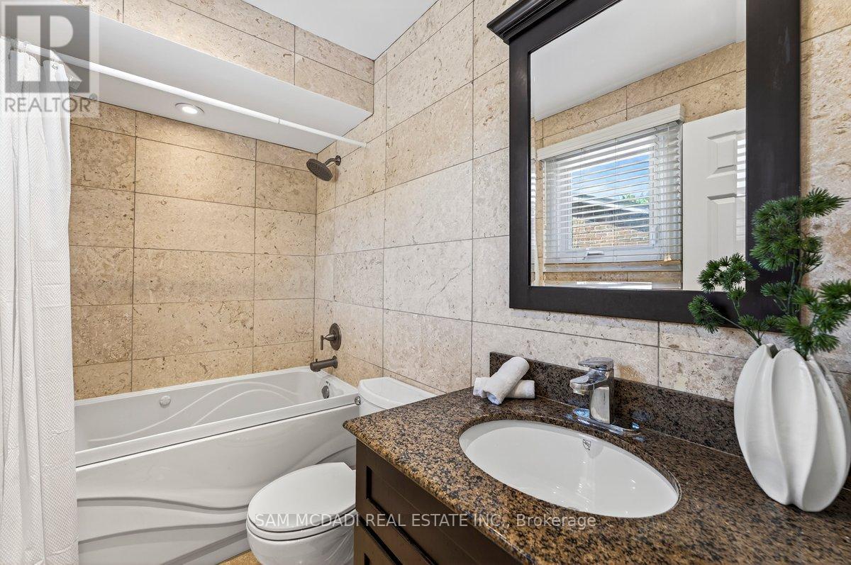 1779 Fifeshire Court, Mississauga, Ontario  L5L 2T3 - Photo 19 - W12459387