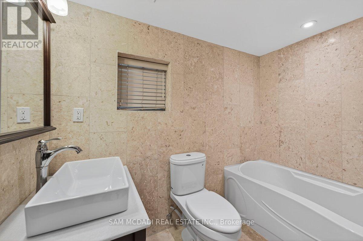 1779 Fifeshire Court, Mississauga, Ontario  L5L 2T3 - Photo 36 - W12459387