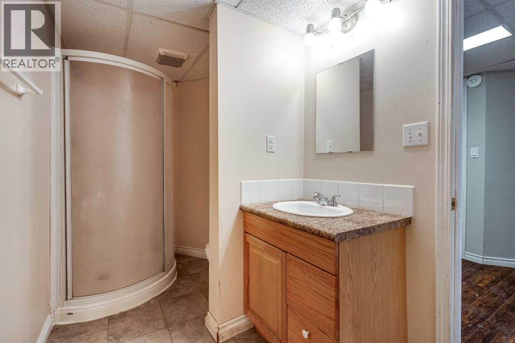 A, 5915 52 Avenue, Red Deer, Alberta  T4N 4K7 - Photo 27 - A2245580