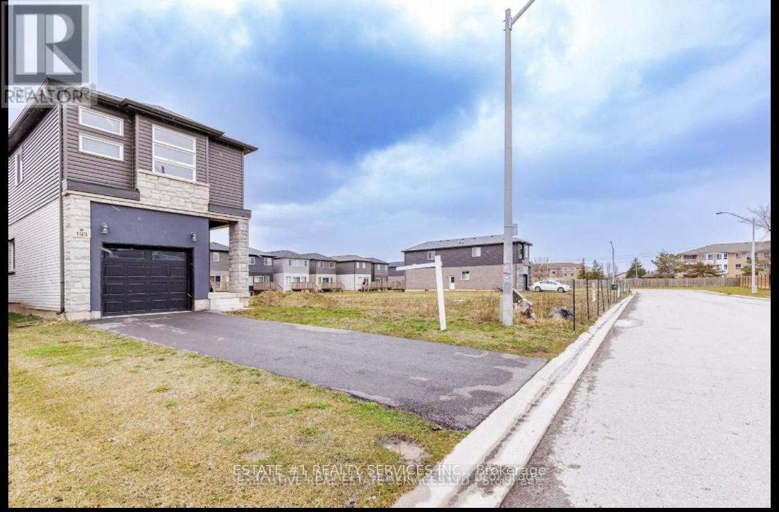 193 Iva Street, Welland, Ontario  L3B 0H8 - Photo 2 - X12459390