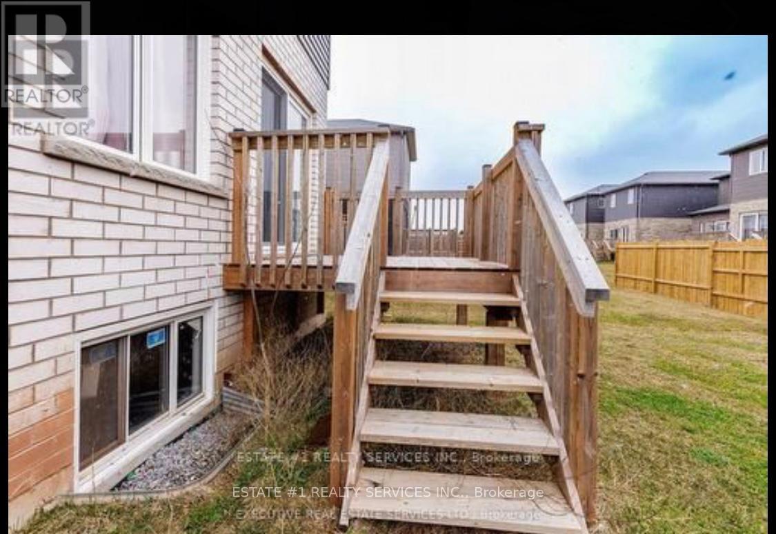 193 Iva Street, Welland, Ontario  L3B 0H8 - Photo 6 - X12459390