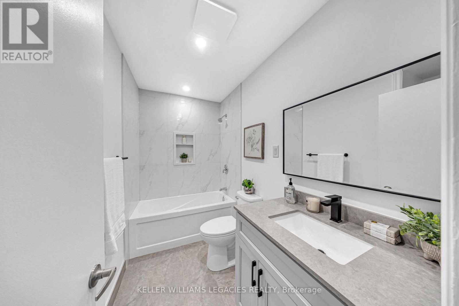 9 Centre Road, Georgina (Virginia), Ontario  L0E 1N0 - Photo 28 - N12431265