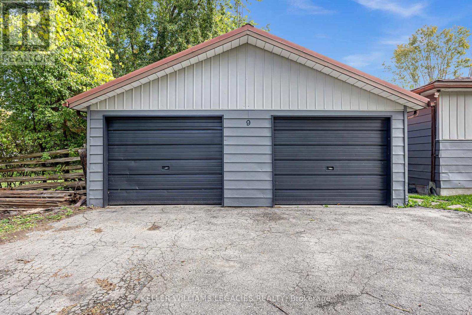 9 Centre Road, Georgina (Virginia), Ontario  L0E 1N0 - Photo 7 - N12431265