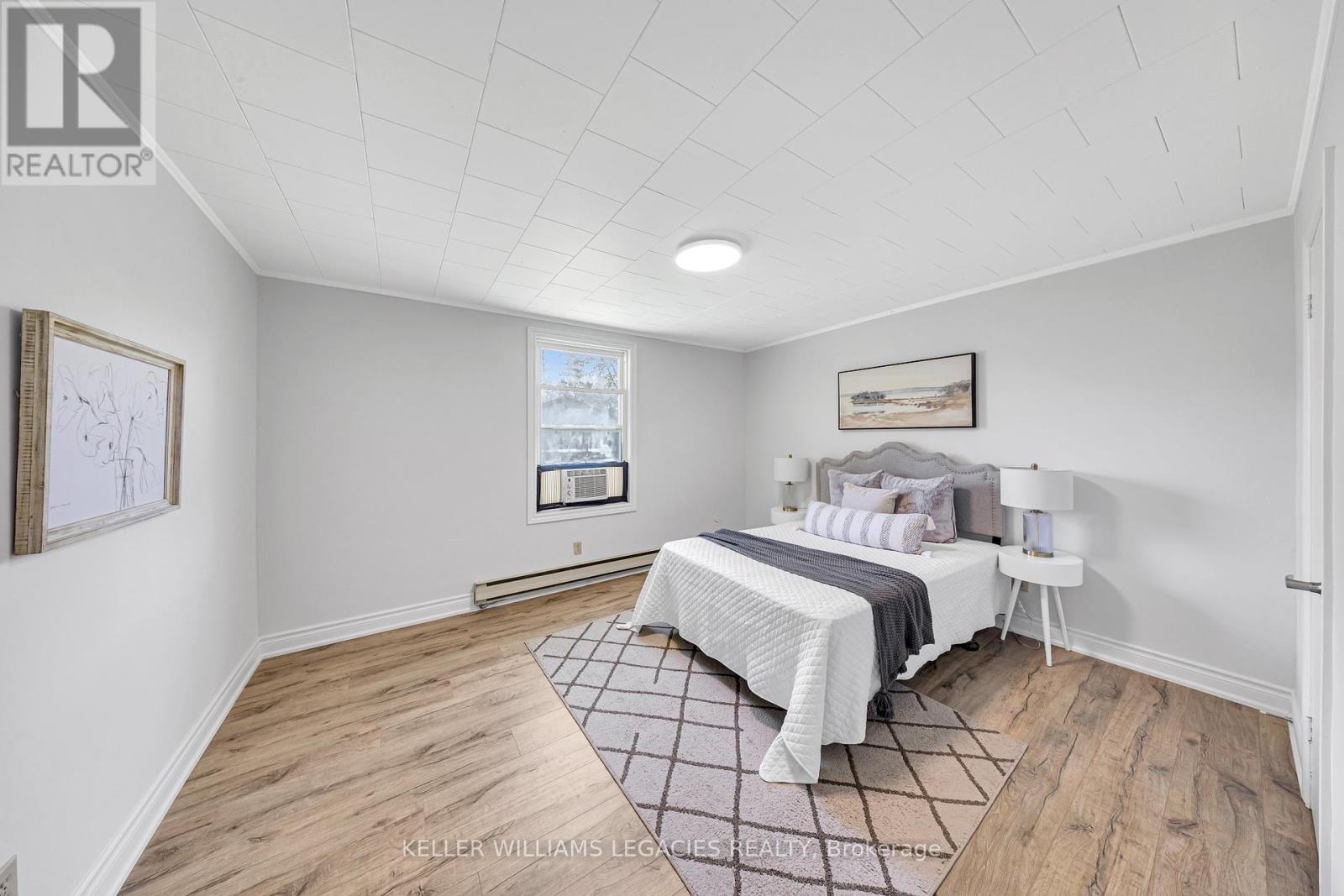 9 Centre Road, Georgina (Virginia), Ontario  L0E 1N0 - Photo 21 - N12431265
