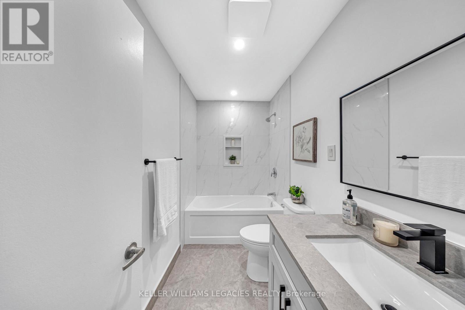 9 Centre Road, Georgina (Virginia), Ontario  L0E 1N0 - Photo 29 - N12431265