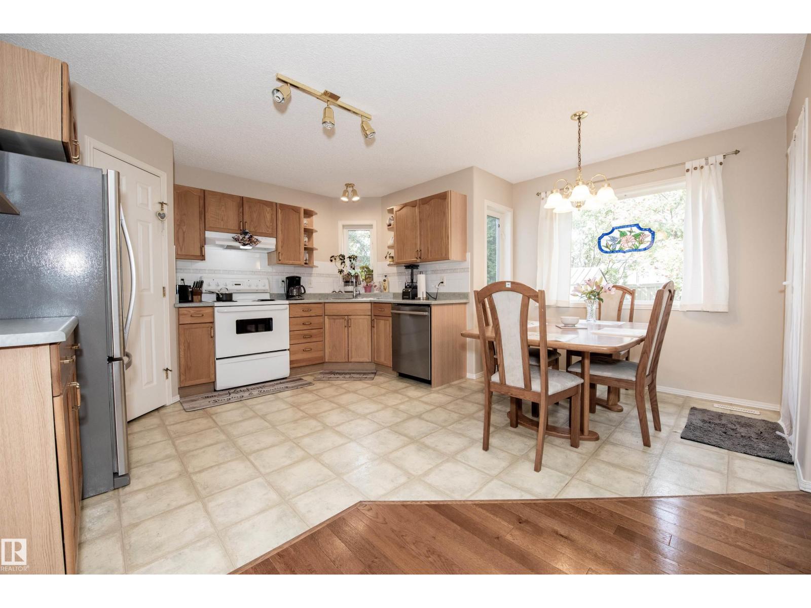 Property at 33 EASTCOTT DR image 3