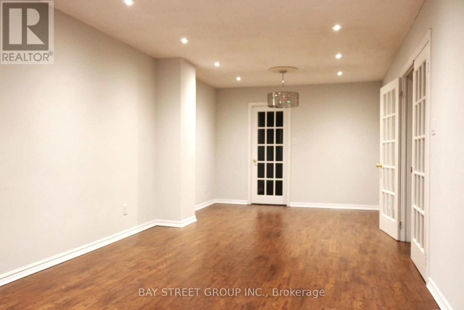 5571 River Grove Avenue, Mississauga, Ontario  L5M 3T8 - Photo 10 - W12459393