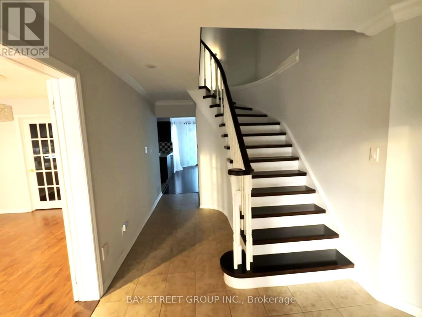 5571 River Grove Avenue, Mississauga, Ontario  L5M 3T8 - Photo 3 - W12459393