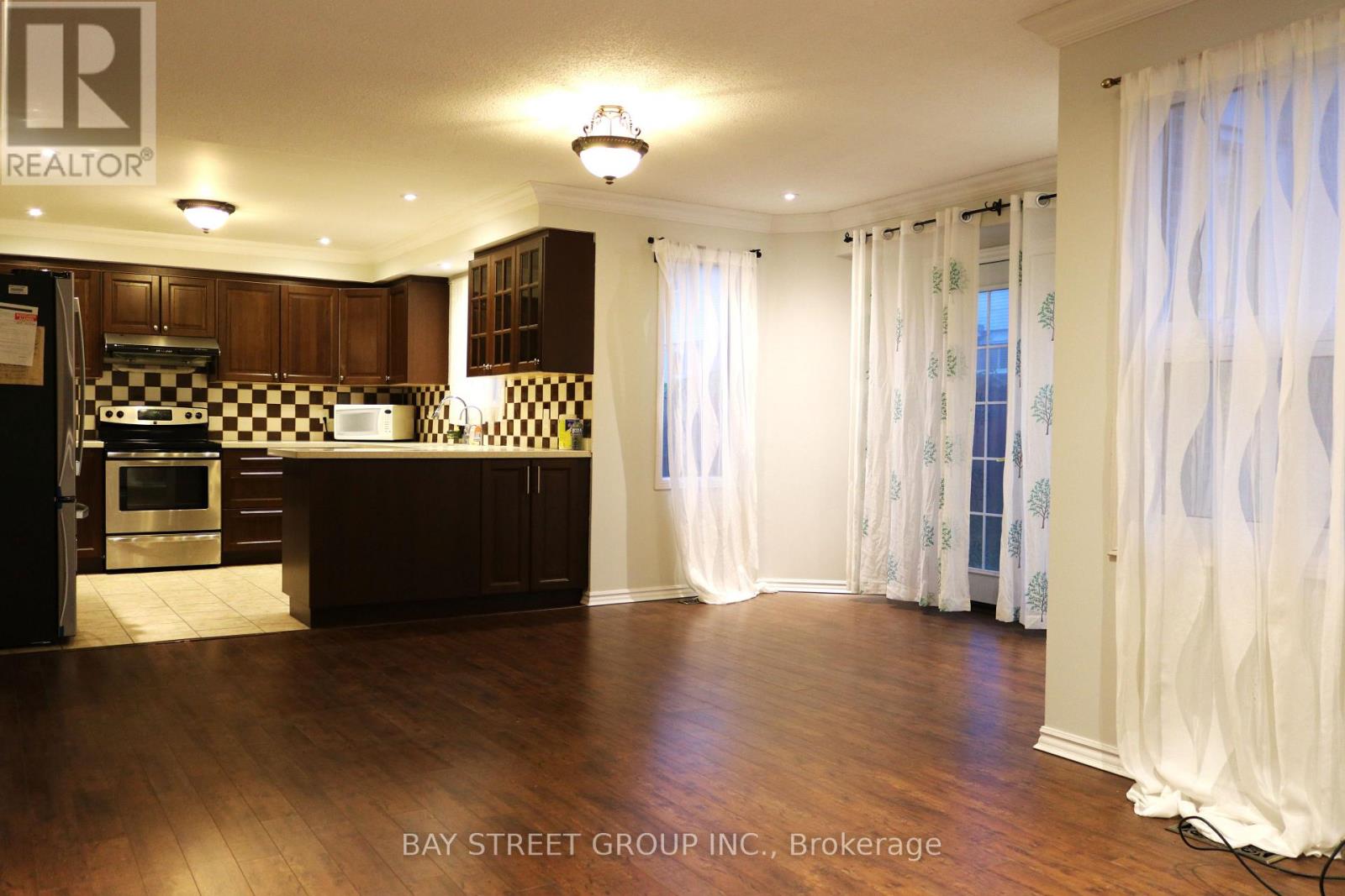 5571 River Grove Avenue, Mississauga, Ontario  L5M 3T8 - Photo 4 - W12459393