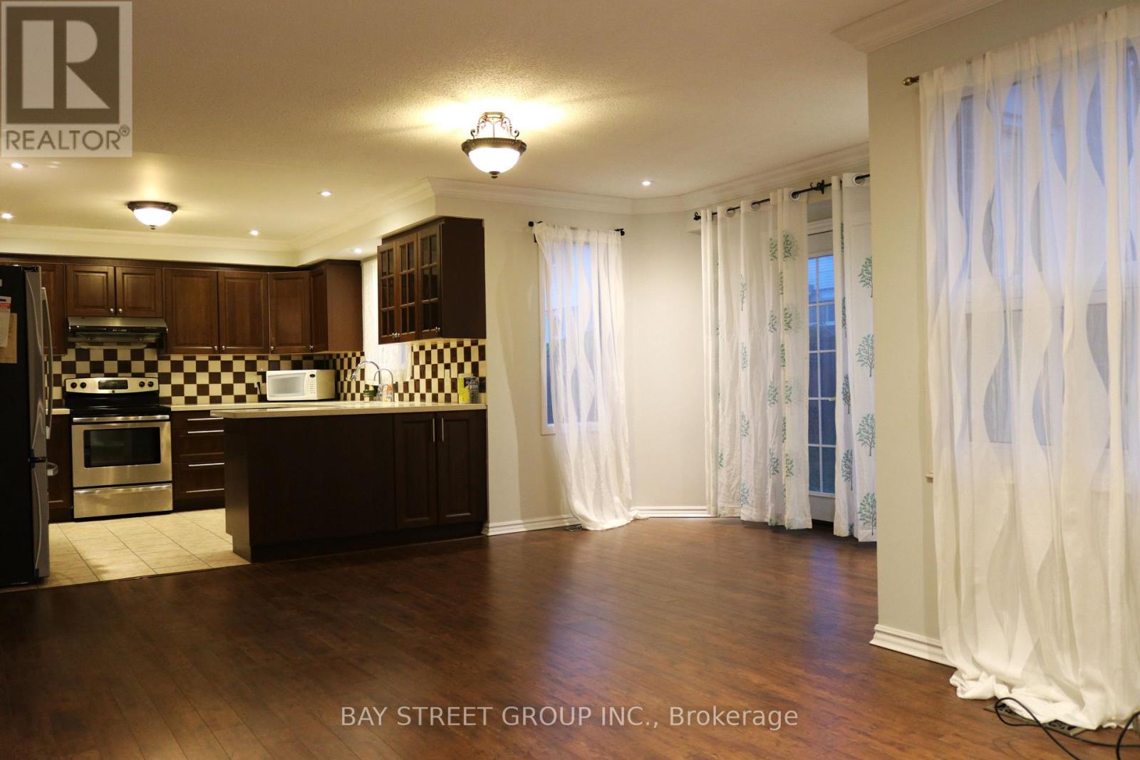 5571 River Grove Avenue, Mississauga, Ontario  L5M 3T8 - Photo 5 - W12459393