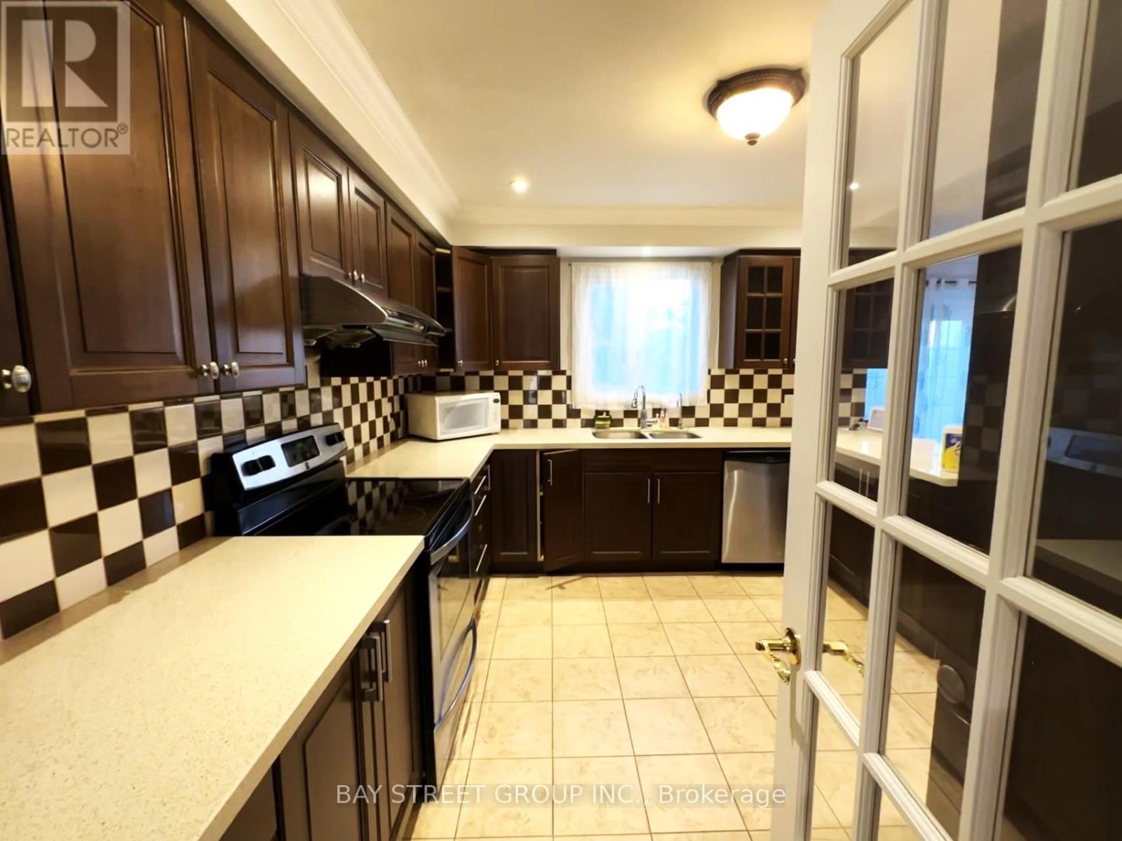 5571 River Grove Avenue, Mississauga, Ontario  L5M 3T8 - Photo 6 - W12459393