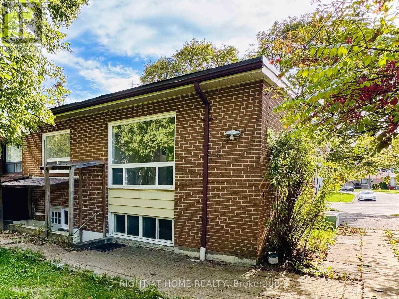 BSMT - 69 ROYWOOD DRIVE, Toronto, Ontario