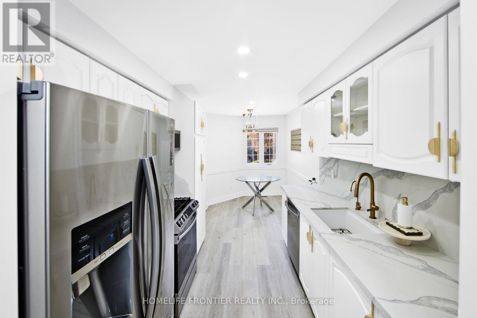 9 Lancewood Crescent, Brampton, Ontario  L6S 5Y6 - Photo 4 - W12449903