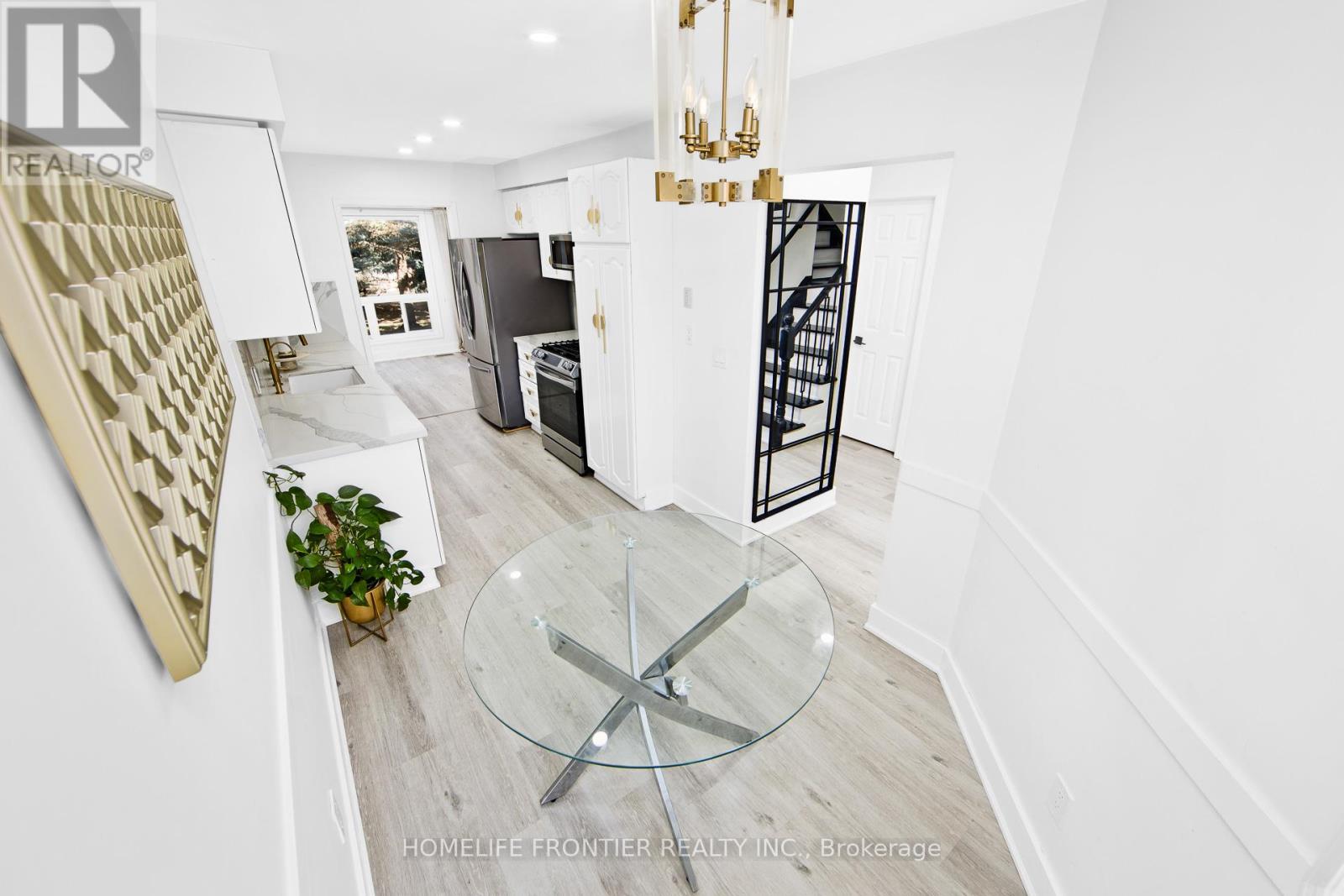 9 Lancewood Crescent, Brampton, Ontario  L6S 5Y6 - Photo 6 - W12449903