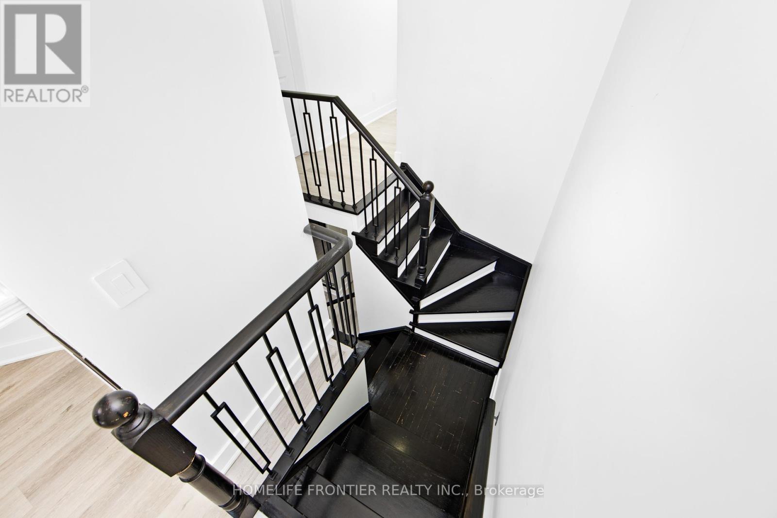 9 Lancewood Crescent, Brampton, Ontario  L6S 5Y6 - Photo 8 - W12449903