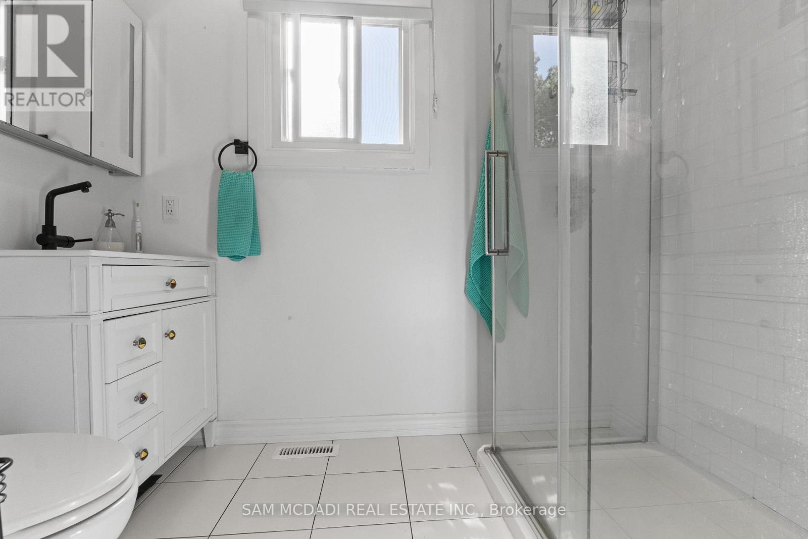 7 Pierpont Place, Mississauga, Ontario  L5N 5V1 - Photo 17 - W12459395