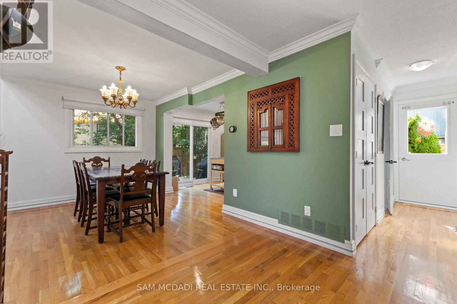 7 Pierpont Place, Mississauga, Ontario  L5N 5V1 - Photo 3 - W12459395
