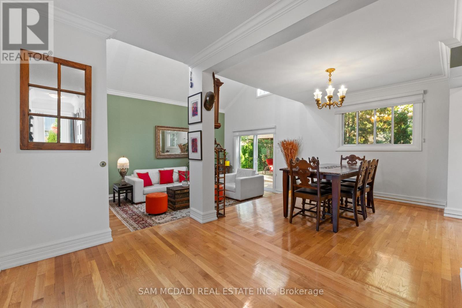 7 Pierpont Place, Mississauga, Ontario  L5N 5V1 - Photo 4 - W12459395