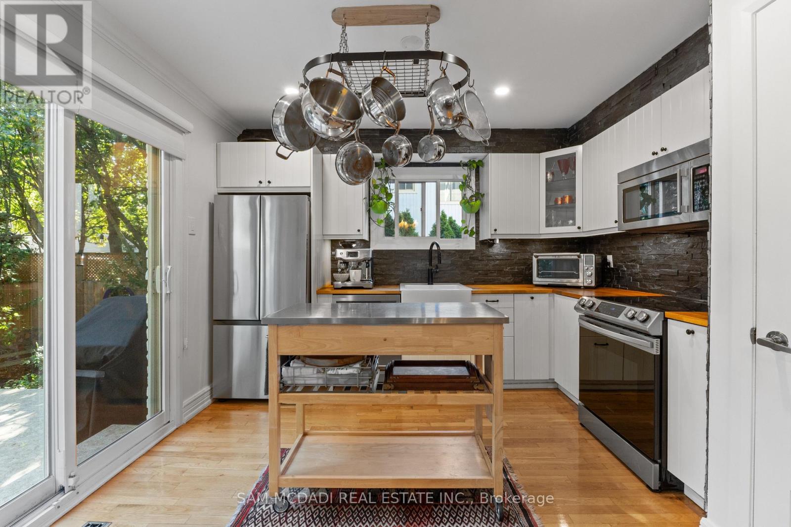 7 Pierpont Place, Mississauga, Ontario  L5N 5V1 - Photo 8 - W12459395