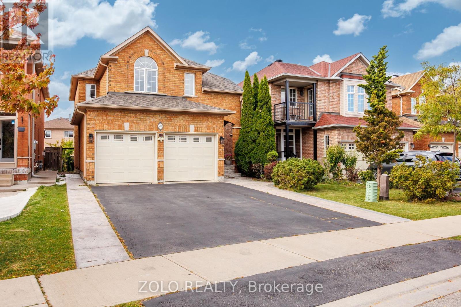 49 Sandyshores Drive, Brampton, Ontario  L6R 2H3 - Photo 2 - W12459406