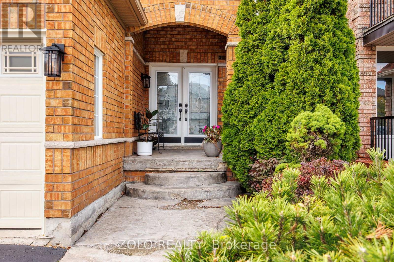 49 Sandyshores Drive, Brampton, Ontario  L6R 2H3 - Photo 4 - W12459406