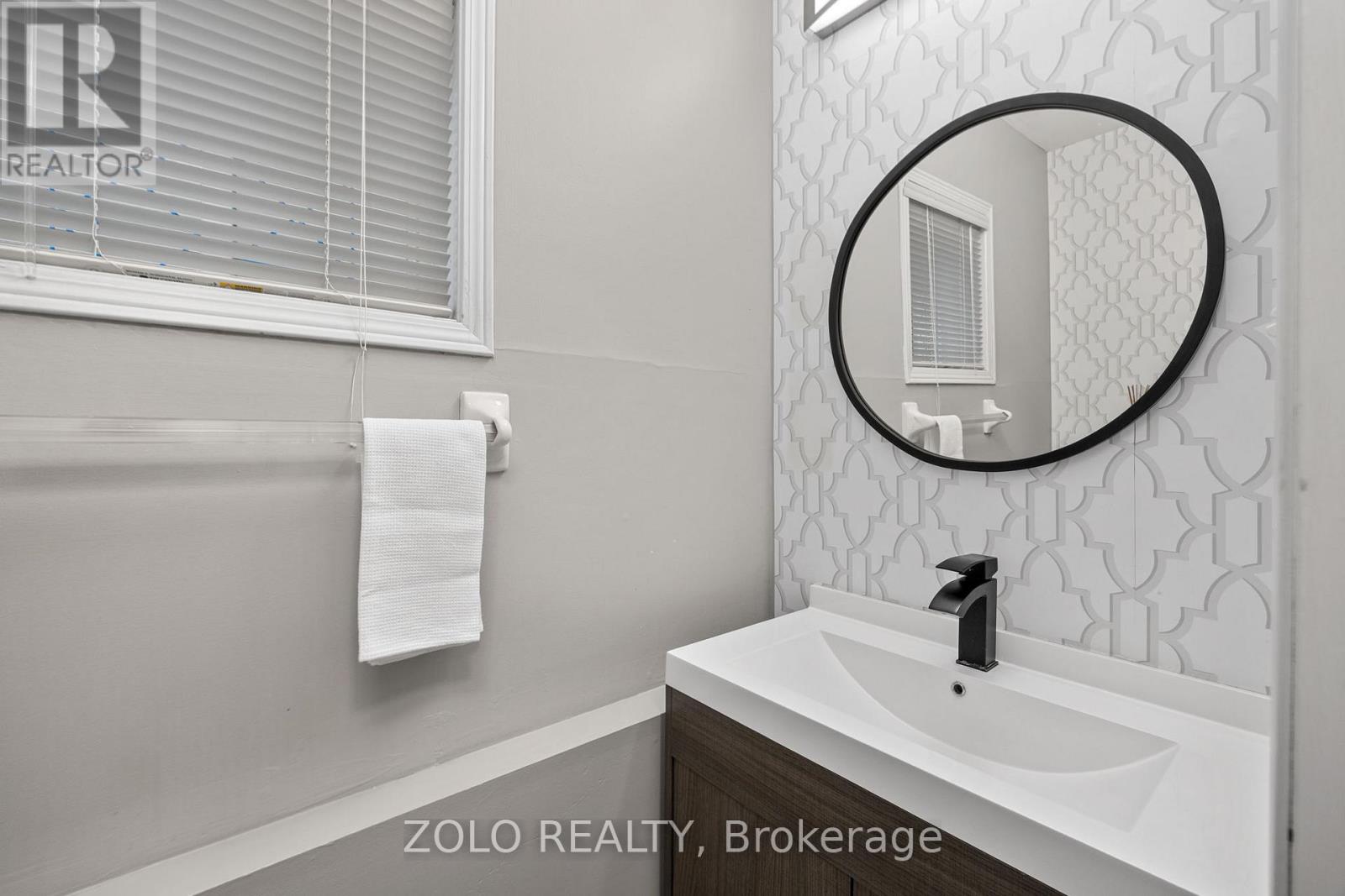 49 Sandyshores Drive, Brampton, Ontario  L6R 2H3 - Photo 6 - W12459406