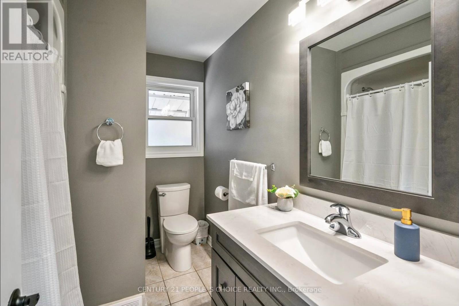 5 Northwood Drive, St. Catharines, Ontario  L2M 4J4 - Photo 12 - X12459399