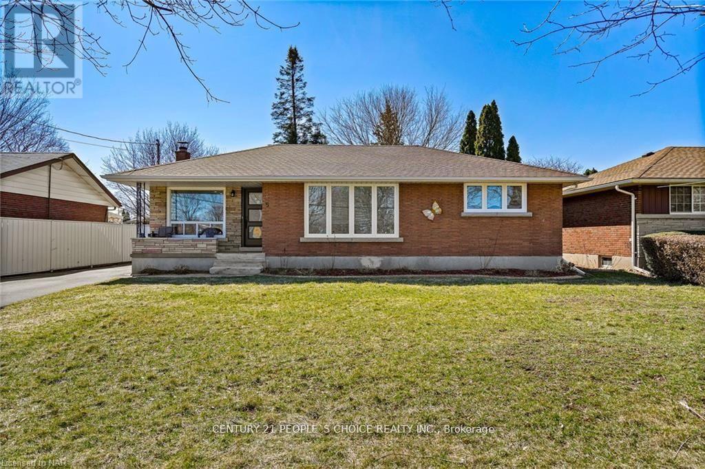 5 Northwood Drive, St. Catharines, Ontario  L2M 4J4 - Photo 3 - X12459399