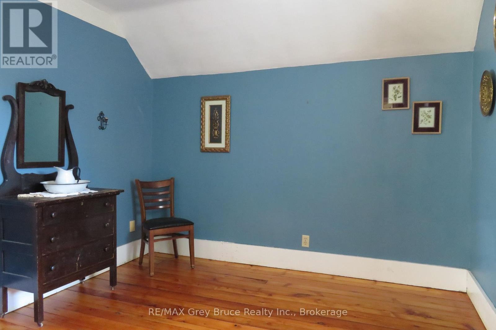 8 Helen Street, Northern Bruce Peninsula, Ontario  N0H 1W0 - Photo 31 - X12433079