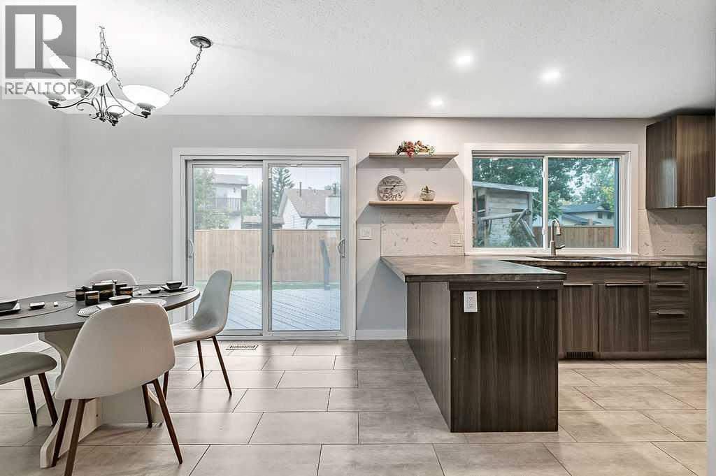 31 Castlebrook Road Ne, Calgary, Alberta  T3J 1R3 - Photo 6 - A2254317