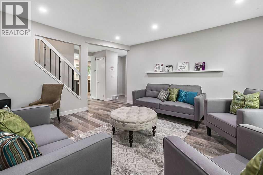 31 Castlebrook Road Ne, Calgary, Alberta  T3J 1R3 - Photo 5 - A2254317