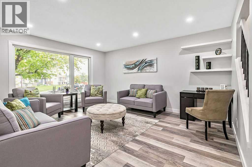 31 Castlebrook Road Ne, Calgary, Alberta  T3J 1R3 - Photo 4 - A2254317