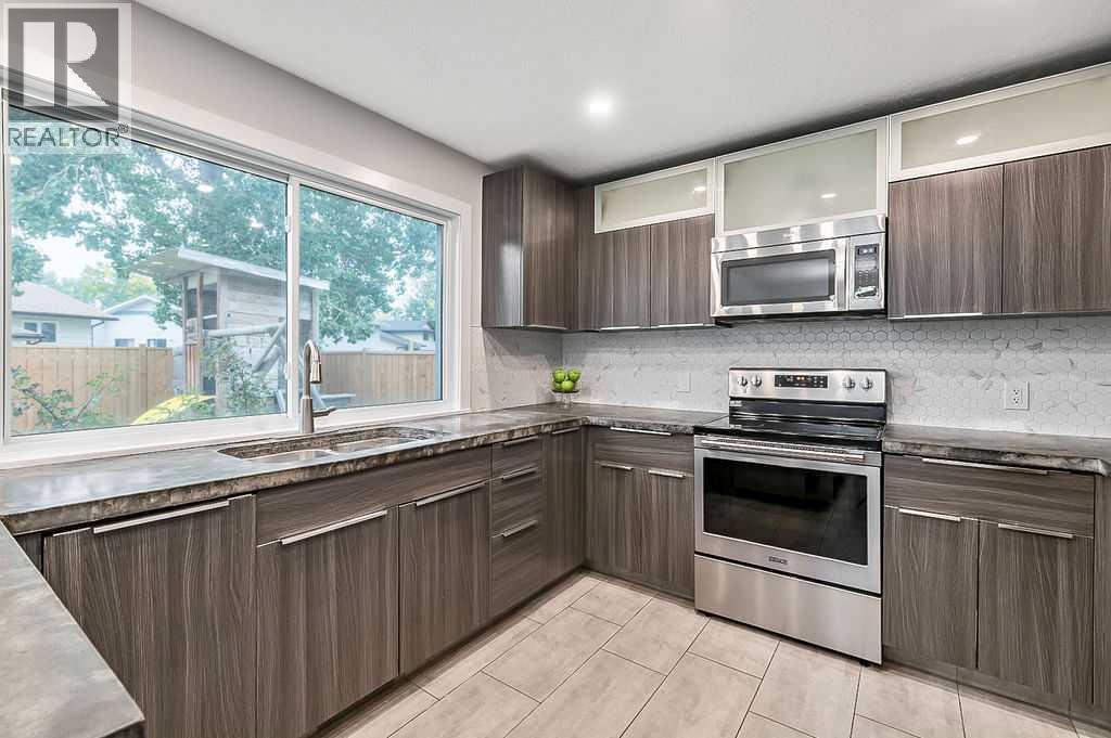 31 Castlebrook Road Ne, Calgary, Alberta  T3J 1R3 - Photo 8 - A2254317